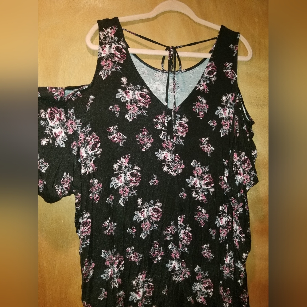 Maurices, Size 4x, Cold Shoulder, Black